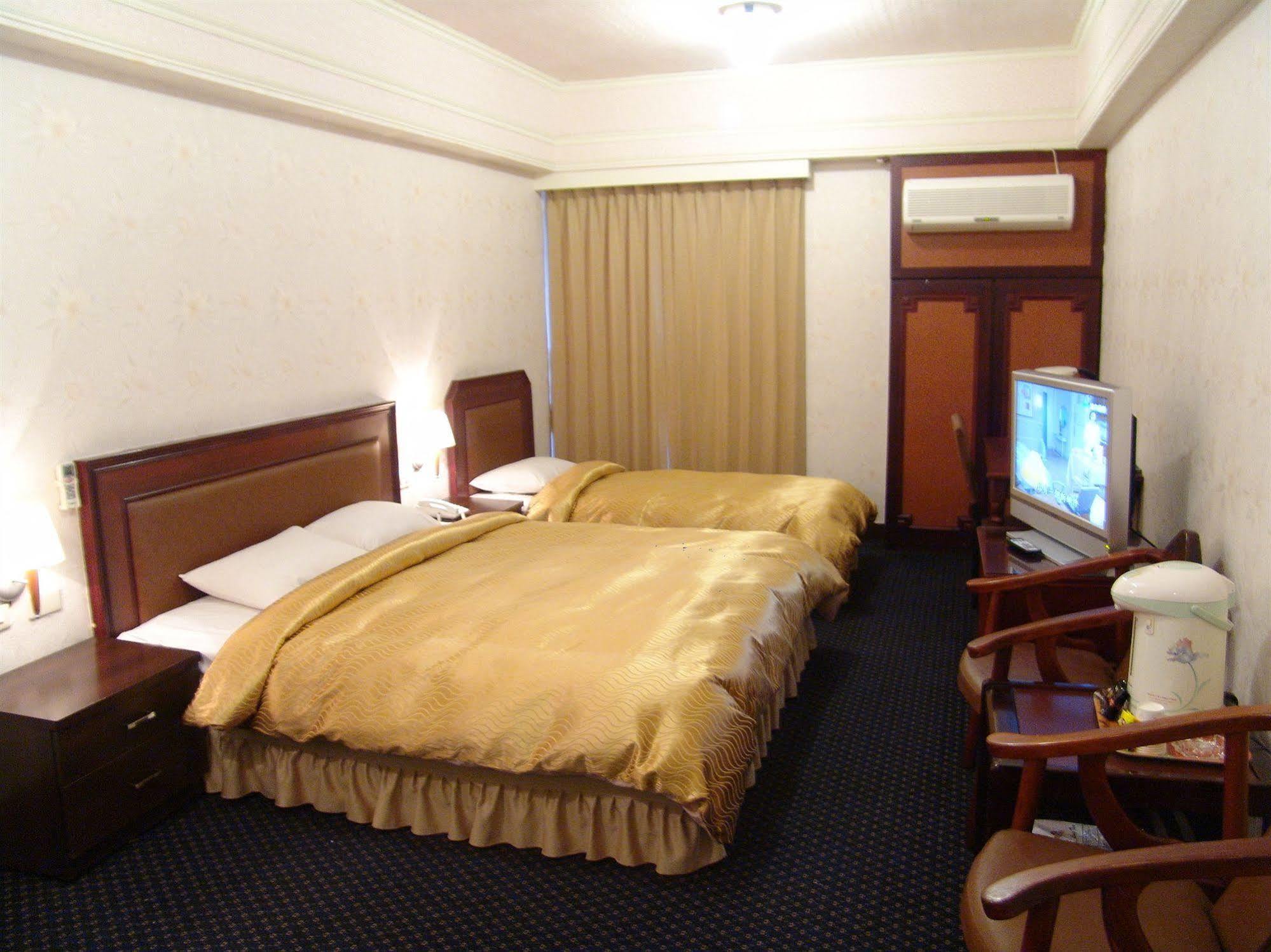 Sin Fu Business Hotel Taichung Eksteriør billede